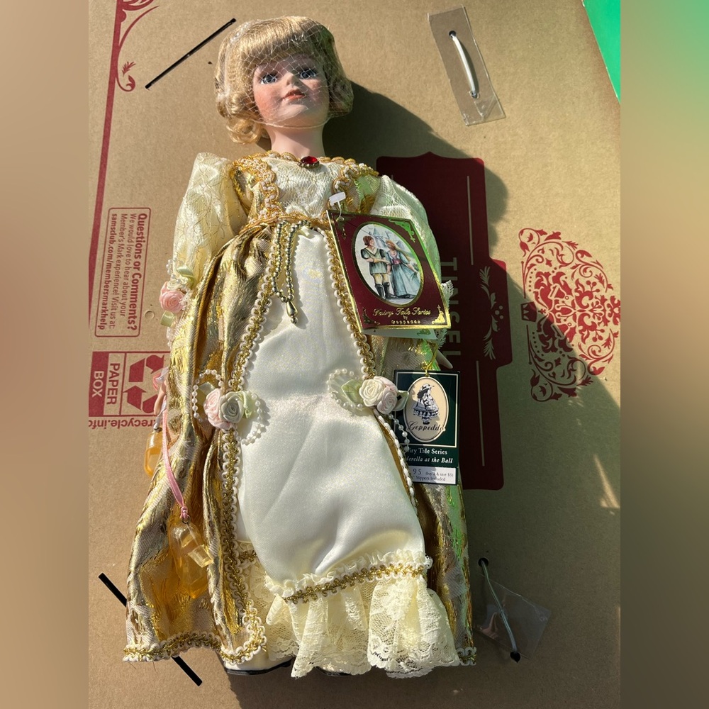 Geppeddo Cinderella at the Ball Fairy Tale Series Porcelain Doll gold dress